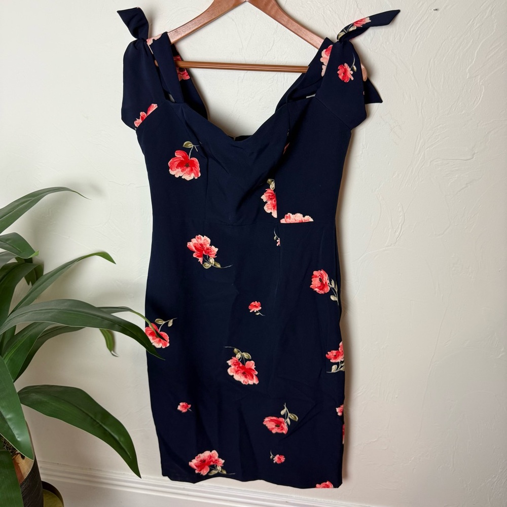 🌸 ASHLEY GRAHAM x BEYOND – Floral Tie-Strap Dress (Size 10)